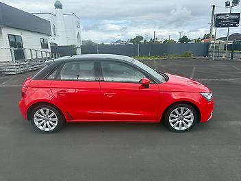 2013 Audi A1 Two-Tone / 1400cc TFSI SportBack