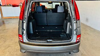 2010 Toyota Isis PLATANA