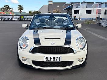2009 Mini Cooper S Convertible "Technology Package" Low kms