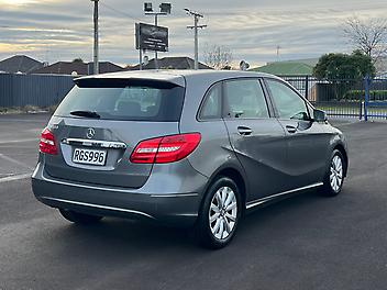 2012 Mercedes-benz B 180 CGI **Electric+Memory Seats*Parking Sensors*Bluetooth**