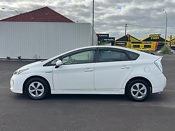 2015 Toyota Prius New Tyres & Service , NZ 1 Owner, Fuel Saver