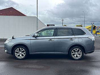 2014 Mitsubishi Outlander 4X4 PHEV **Heated Seats*Cruise*Tow Bar**
