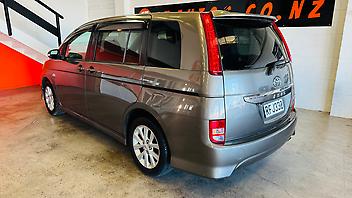 2010 Toyota Isis PLATANA