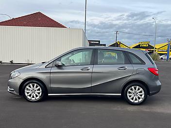 2012 Mercedes-benz B 180 CGI **Electric+Memory Seats*Parking Sensors*Bluetooth**
