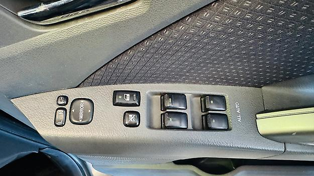 2010 Toyota Isis PLATANA