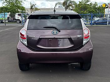 2014 Toyota Aqua Push Start, Heated Seats, Low kms