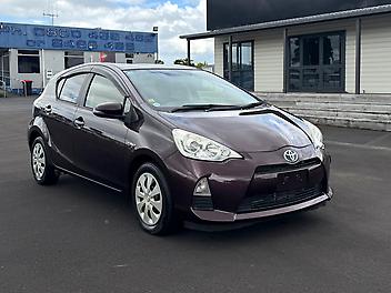 2014 Toyota Aqua Push Start, Heated Seats, Low kms