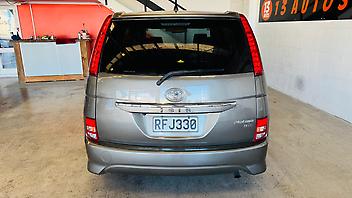 2010 Toyota Isis PLATANA