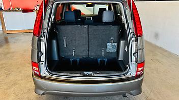 2010 Toyota Isis PLATANA