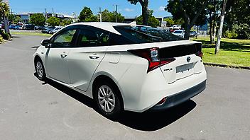 2019 Toyota Prius HYBRID
